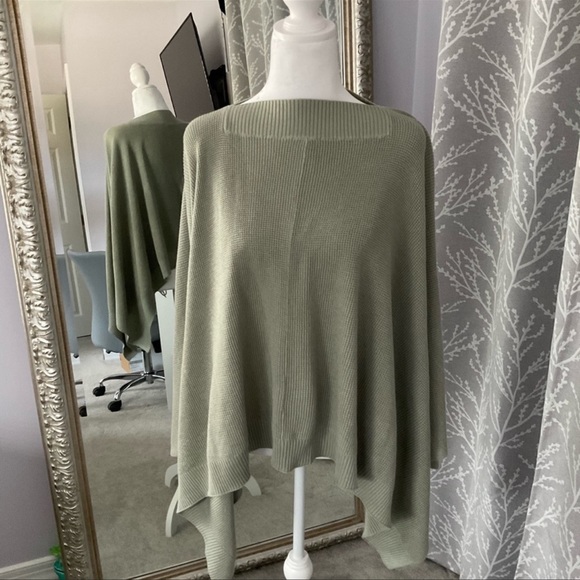 Lululemon Forward Flow Green Poncho - Picture 4 of 6